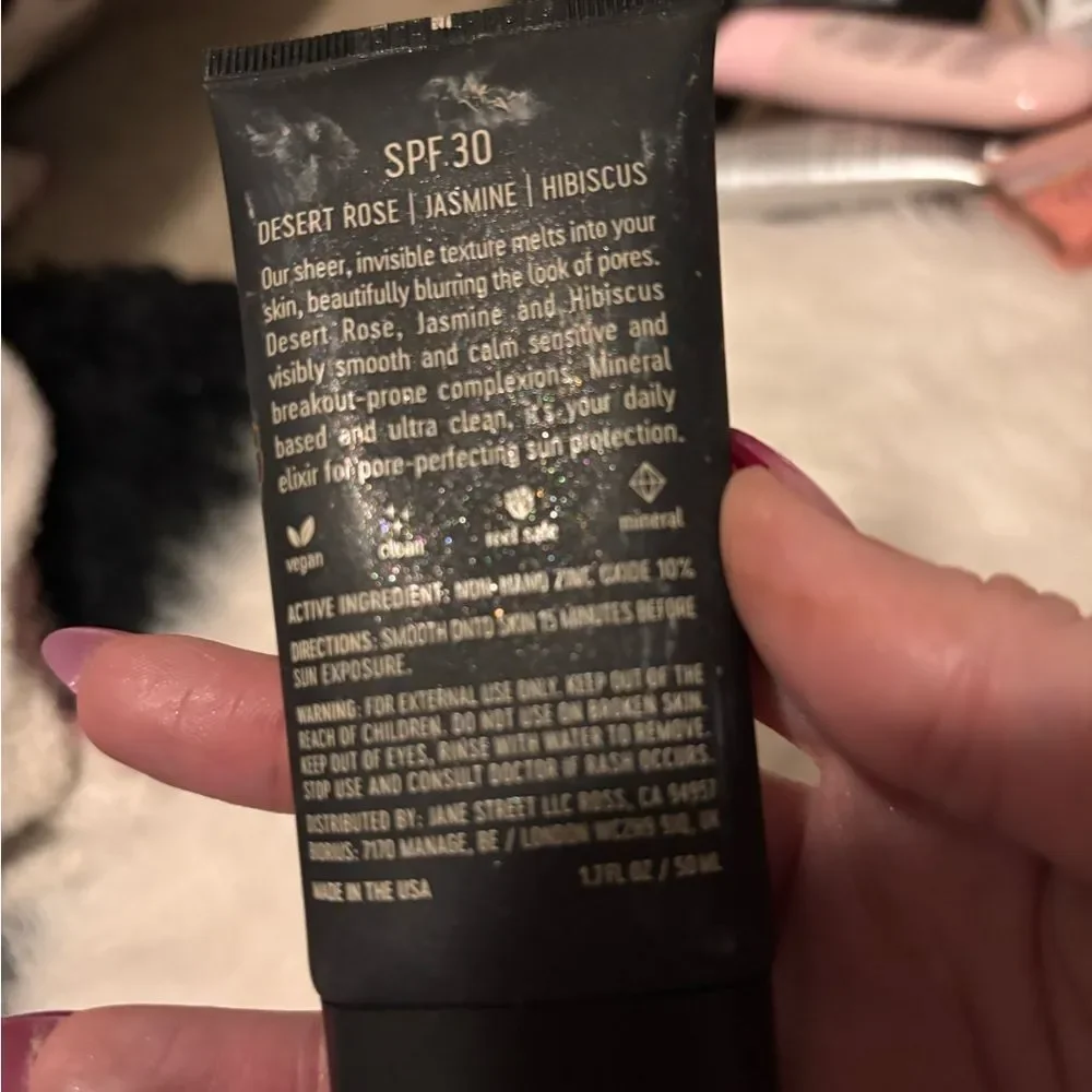 Jane Iredale Luxury Sun Ritual Primer - Black and Gold